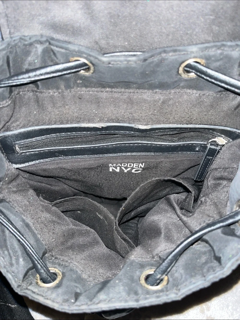 Steve Madden compact black